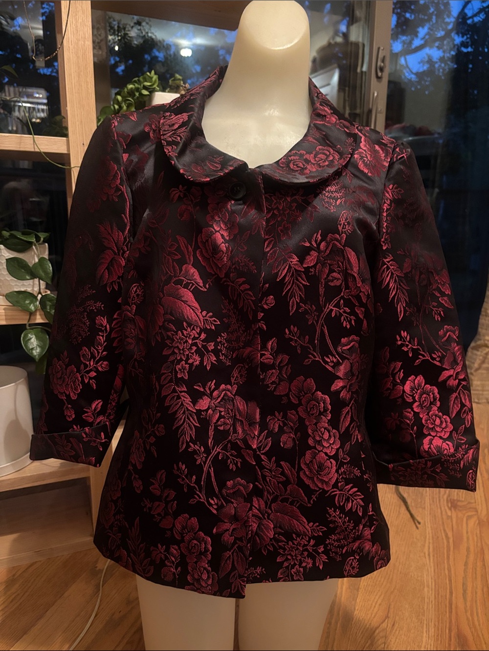 Jones Wear Black and Burgundy Floral Jacket size 10